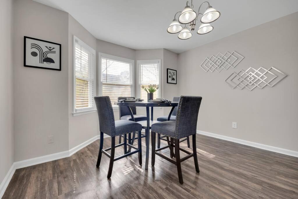 Plush Two Bedroom Retreat. A Home Away From Home! Riverdale Eksteriør bilde