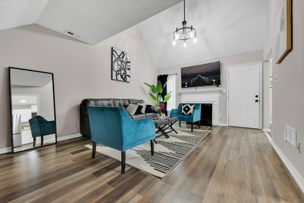 Plush Two Bedroom Retreat. A Home Away From Home! Riverdale Eksteriør bilde