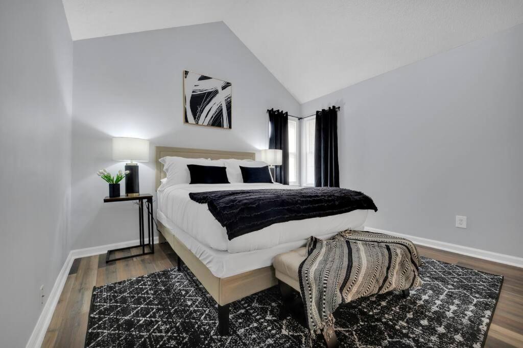 Plush Two Bedroom Retreat. A Home Away From Home! Riverdale Eksteriør bilde