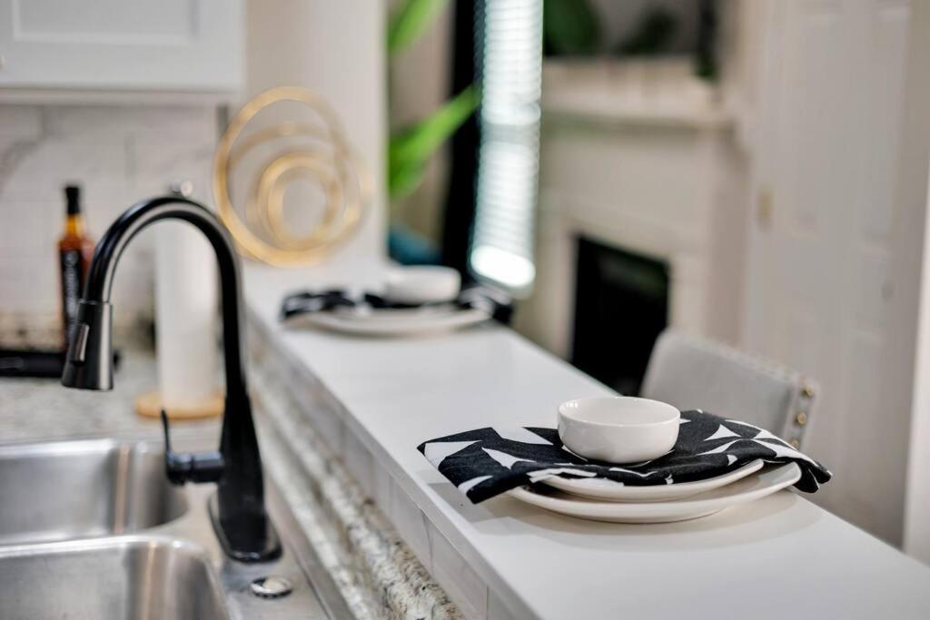 Plush Two Bedroom Retreat. A Home Away From Home! Riverdale Eksteriør bilde