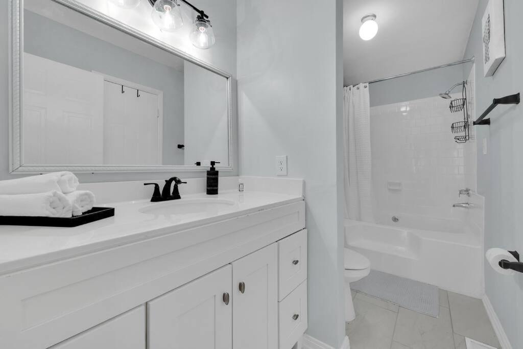 Plush Two Bedroom Retreat. A Home Away From Home! Riverdale Eksteriør bilde